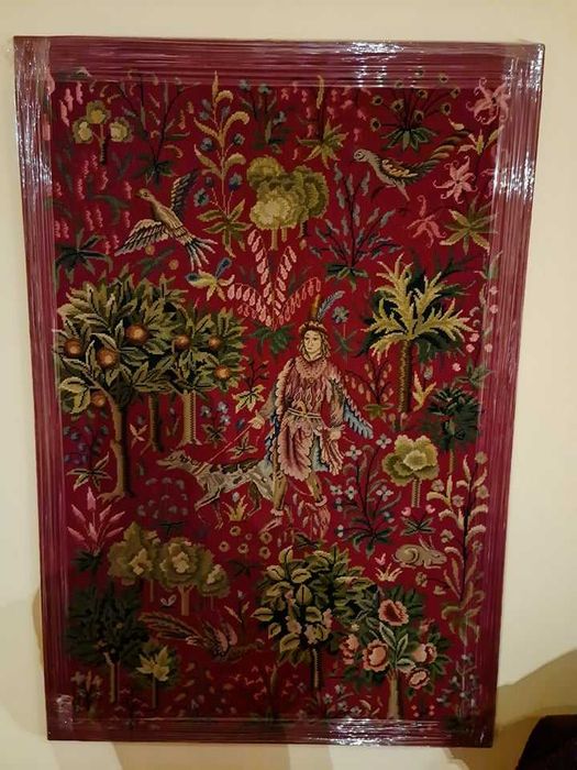 Antiga tapeçaria ricamente bordada à mão Medidas: 1,30x0,90 cm