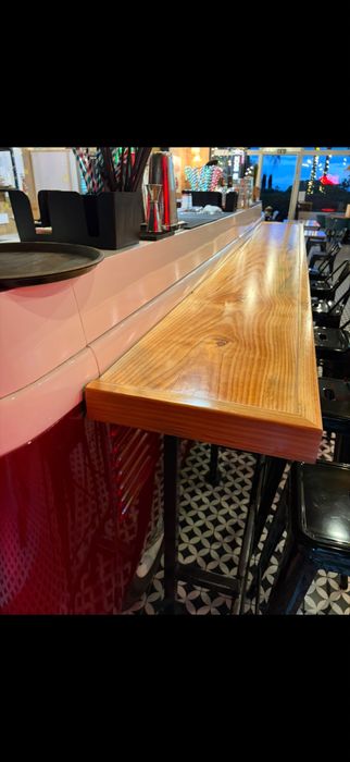 Balcão em forma de carro ideal para bar ou roulote