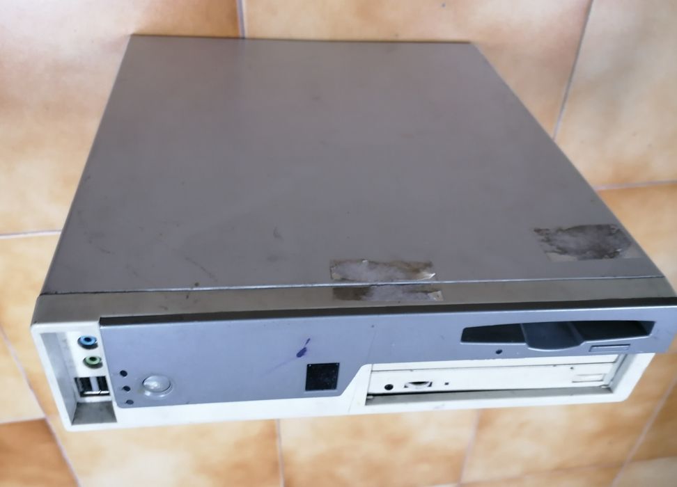 Computadores de caixa pequena com Windows 10423158080225955846