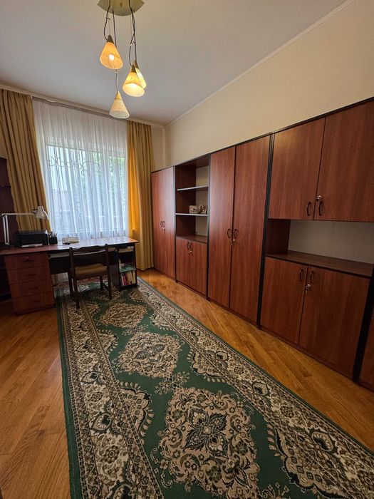 Продаж цегляного будинку на два входи в центральній частині міста.
