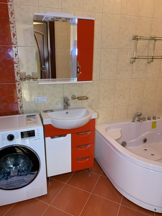 Продаж 2 поверхового будинку бесідка і ділянкою на 15 соток, 239 кв. м