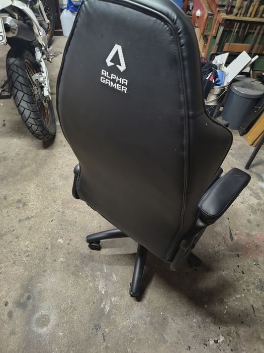Cadeira Alpha Gamer usada