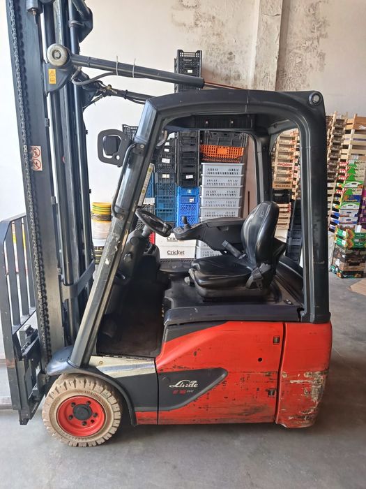 Vende Empilhador LINDE 8000h