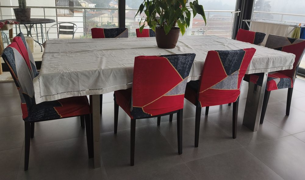 Mesa de jantar e cadeiras