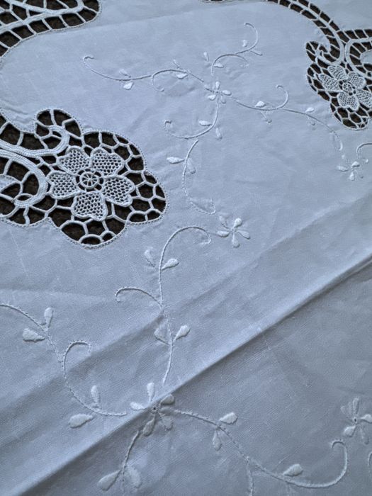 Obrus  kołkowy ręcznie wyszywany rękodzieło do kolekcji