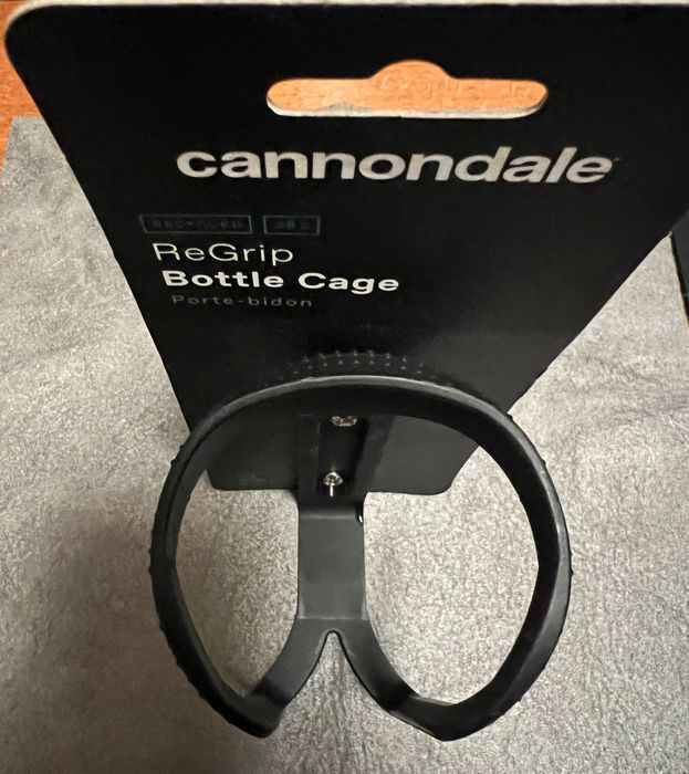 Koszyk na bidon Cannondale ReGrip 38g.