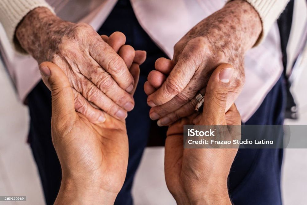 додивлюся за людьми похилого віку