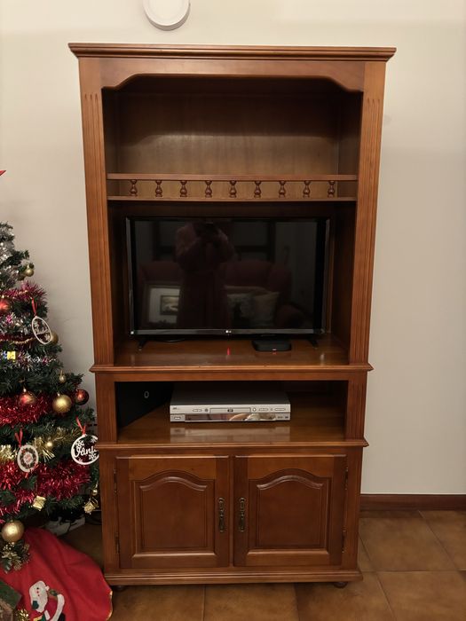 Móvel de TV / estante em madeira