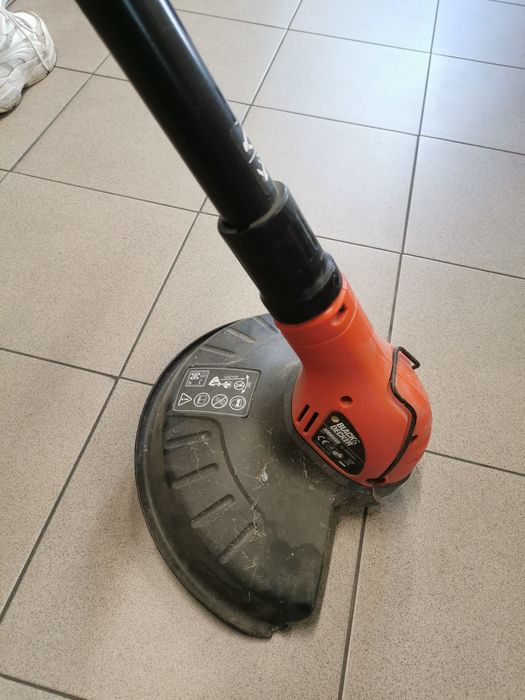 Podkaszarka black decker