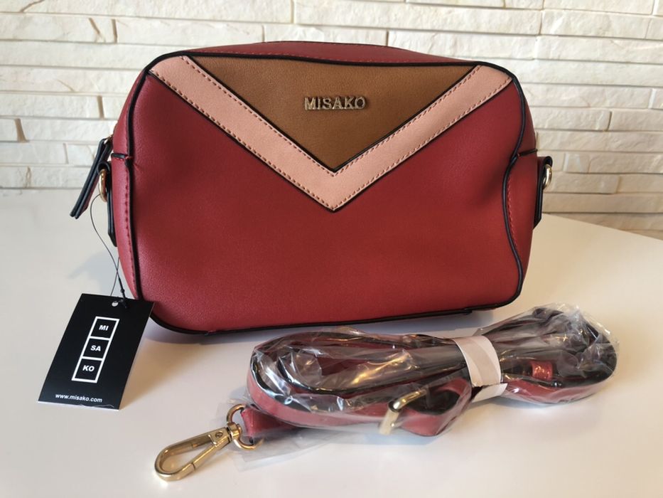 Czerwona torebka marki MISAKO
