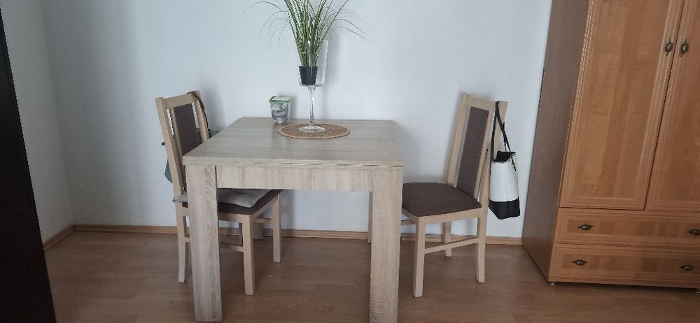 Stoł sonoma 90 x 90 po rozlozeniu 1.80 m x 90 cm