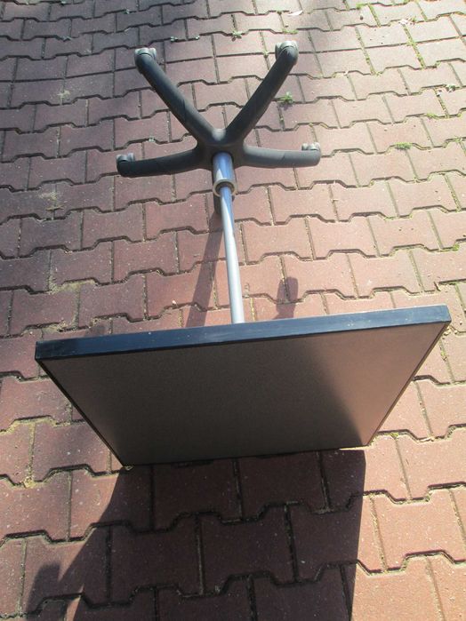 Sprzedam stolik 60x60 cm.