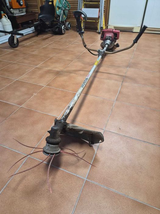 Roçadora Honda a gasolina com guiador