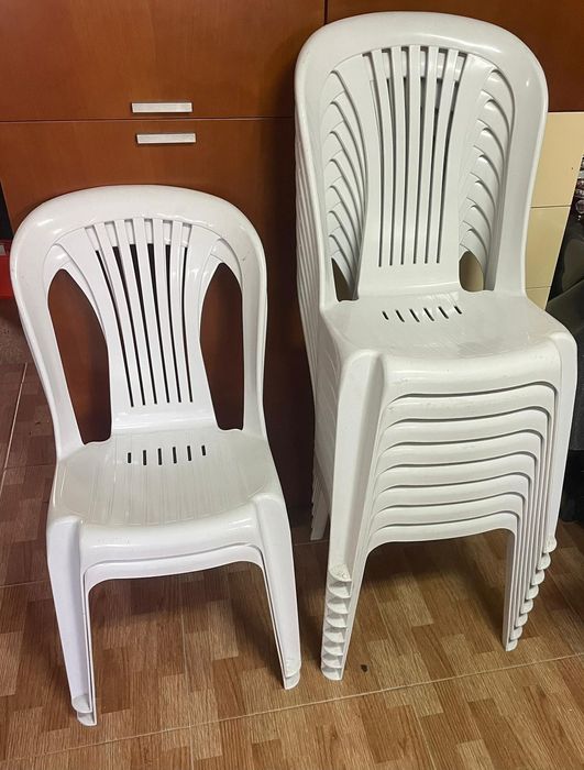 Cadeiras de plástico