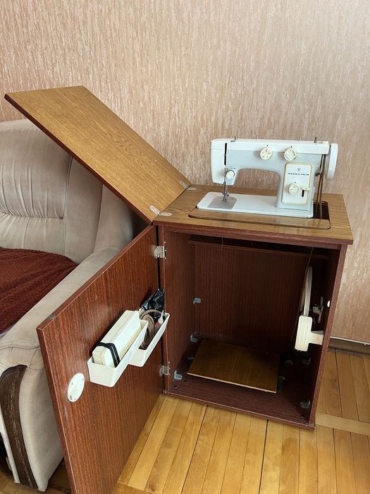 Швейна машинка Чайка 142 м