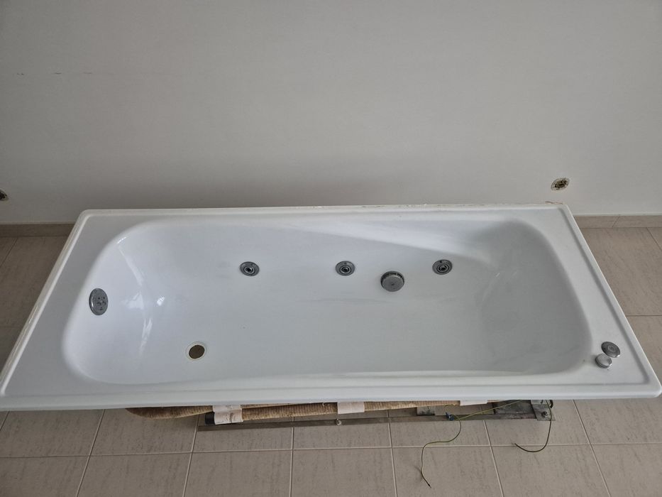 170x70 Whirlpool Bathtub