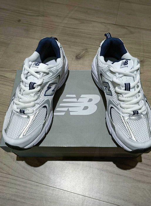Białe tenisówki New Balance 530 w rozmiarze 38