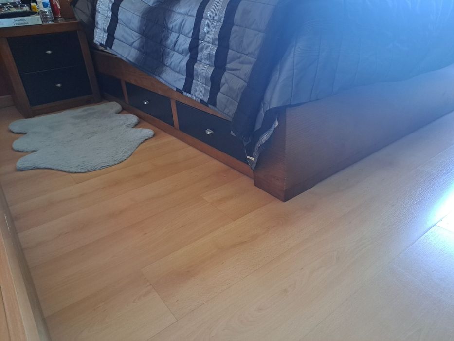 Vendo cama de casal+ camiseiro