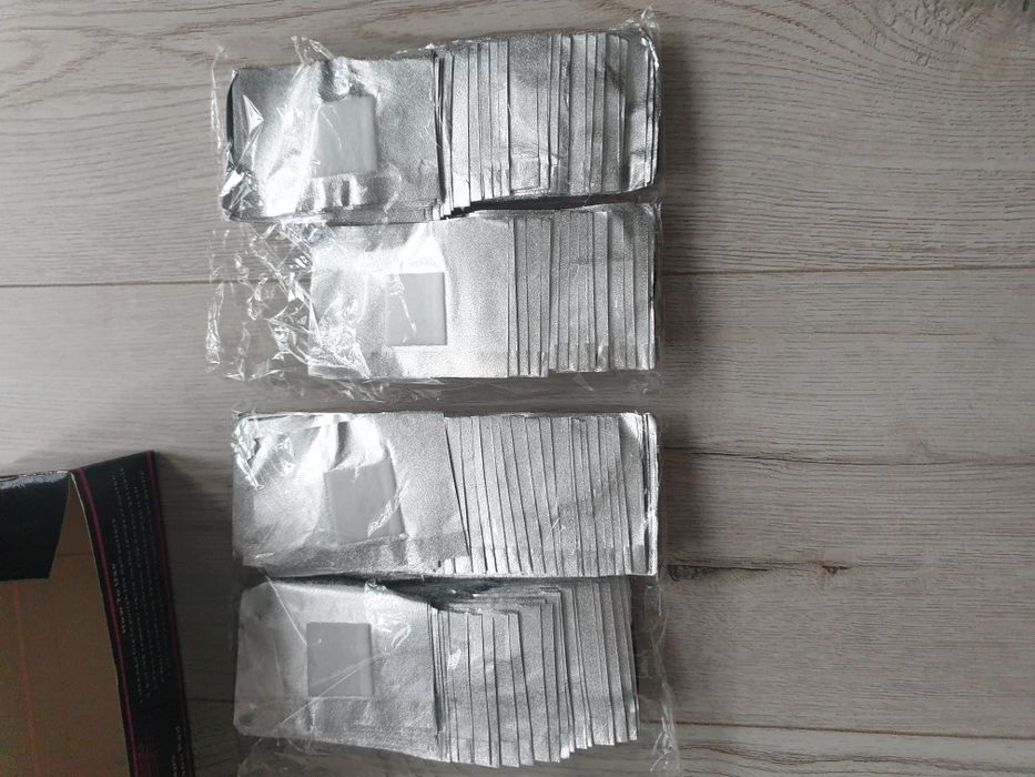 Folia / podkładki do usuwania hybrydy / lakieru z paznokci
