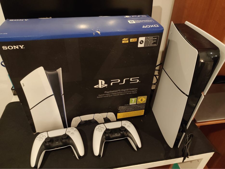 PS 5 slim 1TB com 2 comandos