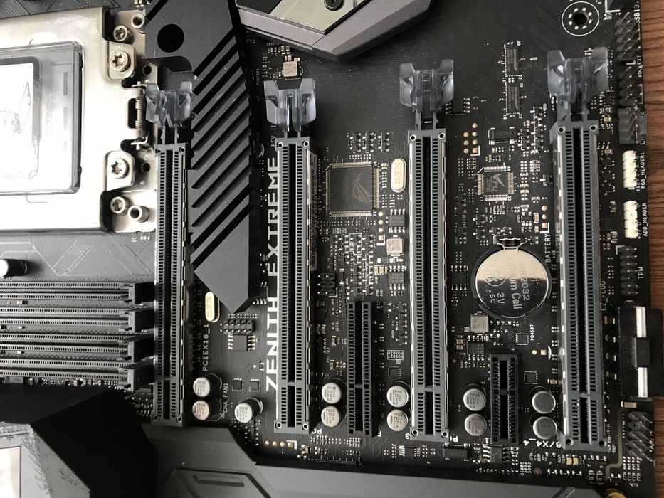 Материнська плата Asus ROG Zenith Extreme X399 Socket STR4(Threadrippe