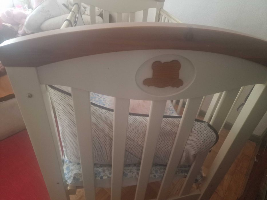 Berço e colchão em bom estado