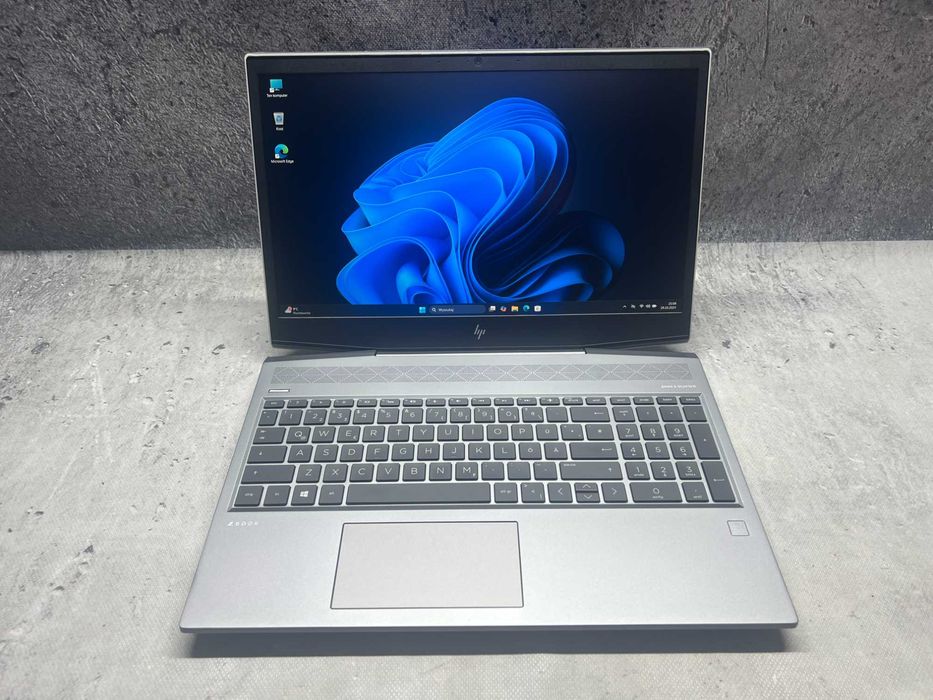 HP ZBook 15V / i7 8850H 4.3GHz / 32GB DDR4 / 512SSD / 15.6 FHD / W11