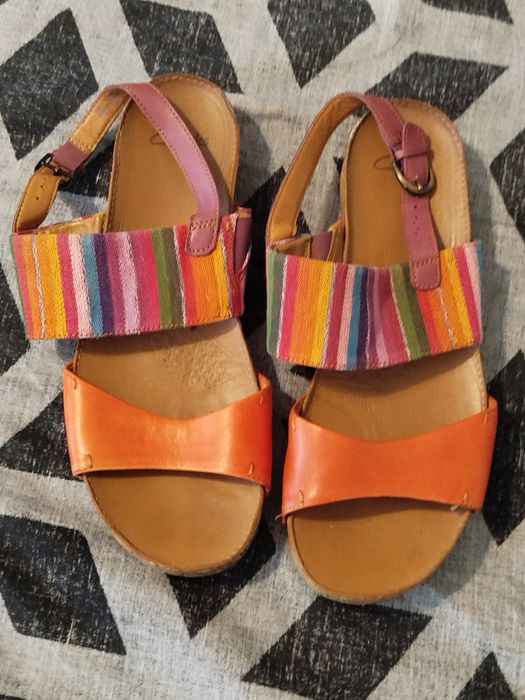 Pomarańczowe kolorowe sandały skórzane Clarks 40
