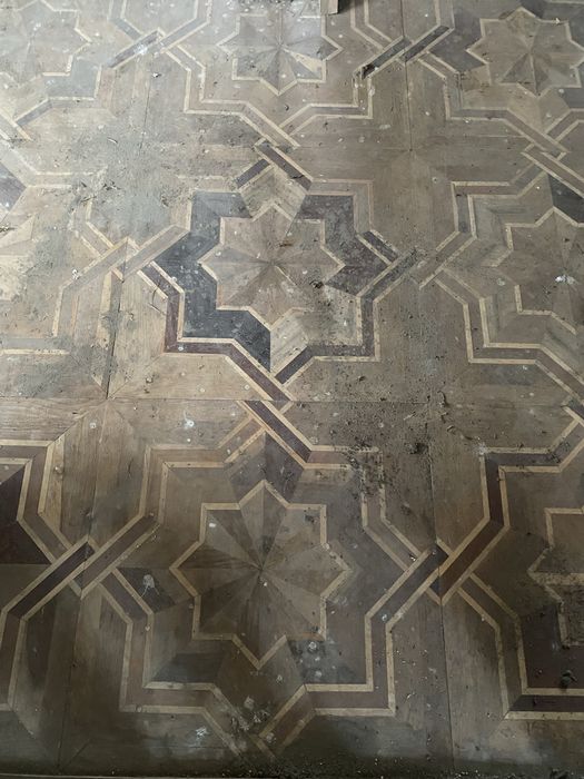 Продаж двоповерхового будинку з мансардою