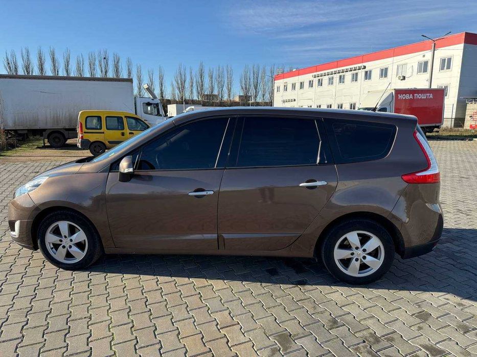 Renault Grand Scénic 3 2010 год 2.0 бензин
