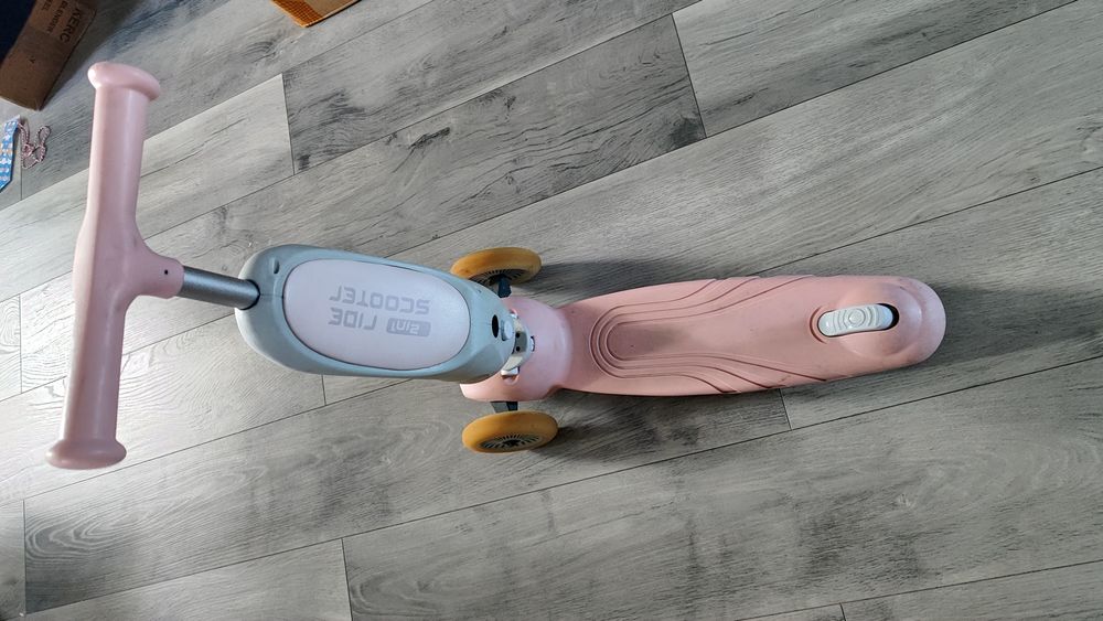 Hulajnoga trzykołowa. Scooter