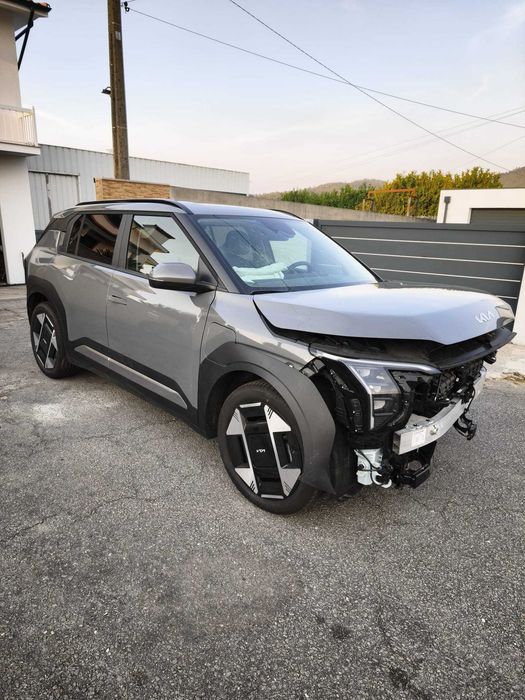 Kia Ev3 2025 acidentado com poucos Kilometros