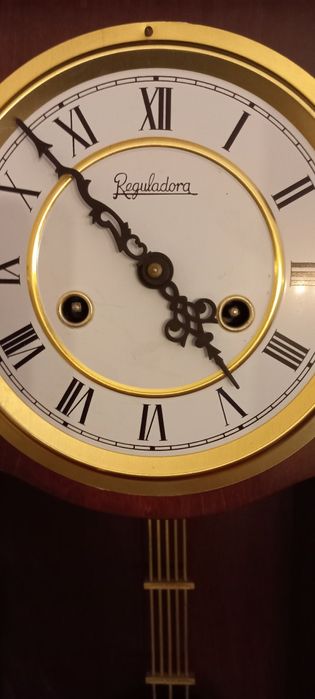 Relógio de carrilhão e pêndulo