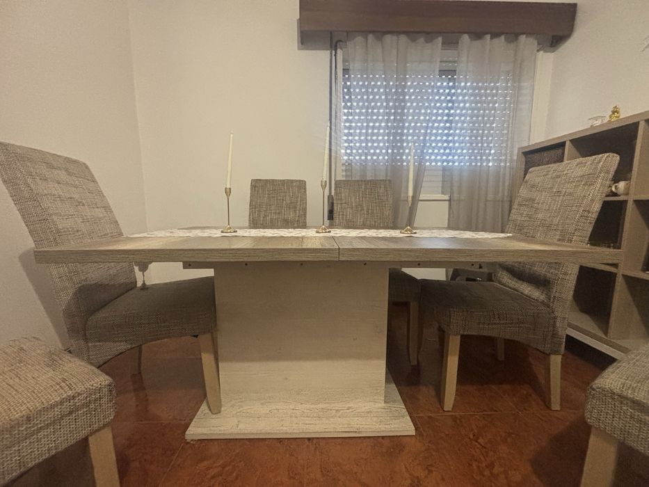 Mesa de jantar - usada - Sem cadeiras