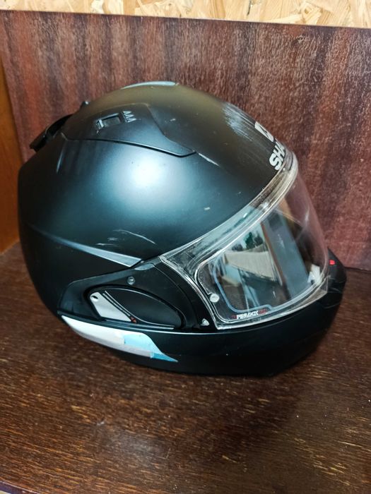 Шлем для мотоцикла/скутера, Б/У, с надписью SHARK (Акула).