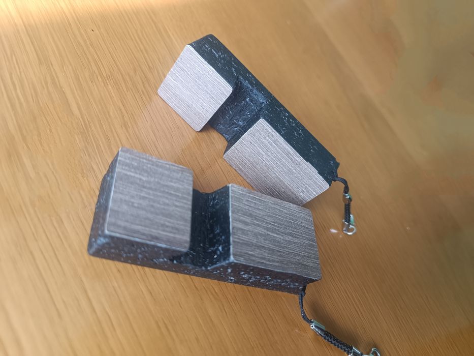 Дерев’яна підставка-брелок для телефону | Ручна робота