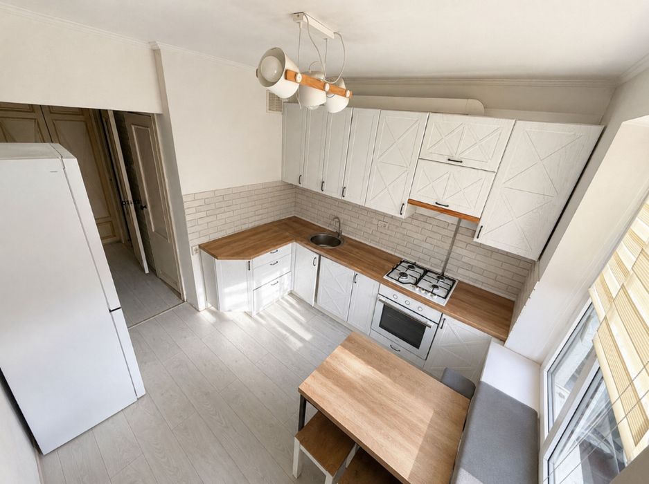 Продаж 2 х кім к-ри вул. Кос-Анатольського, 82 тис долСША