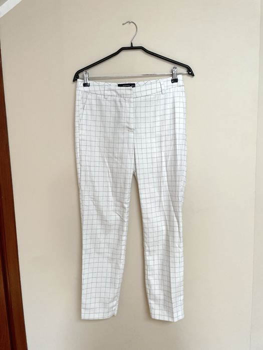 Białe chinosy w kratkę Reserved 36