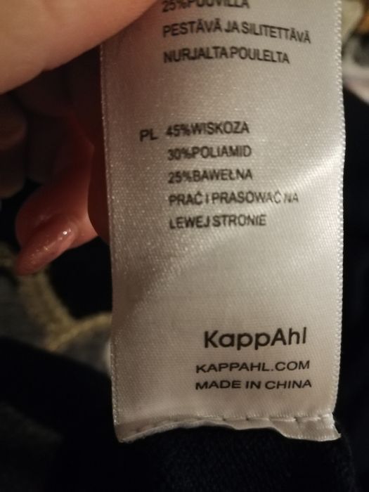 Świąteczny dziewczęcy sweterek