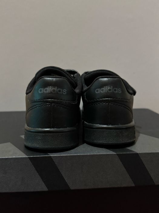 Оригінальні кросівки adidas 30р