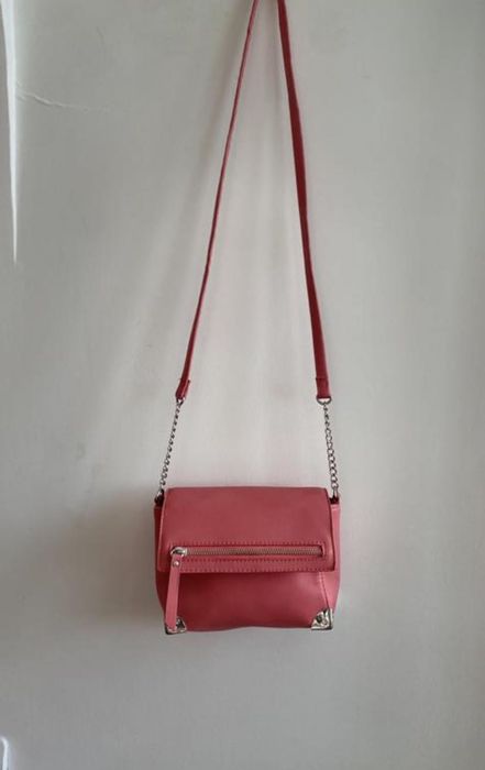 Рожева сумочка крос-боді