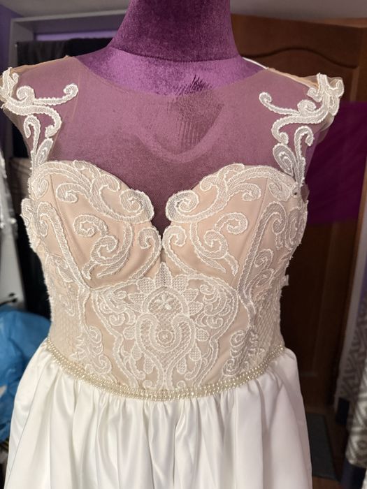 Весільна сукня біла