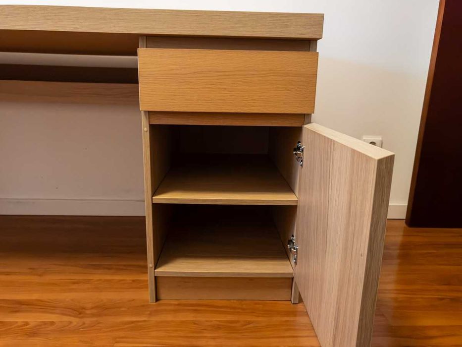 Secretária MALM - IKEA (tom carvalho)