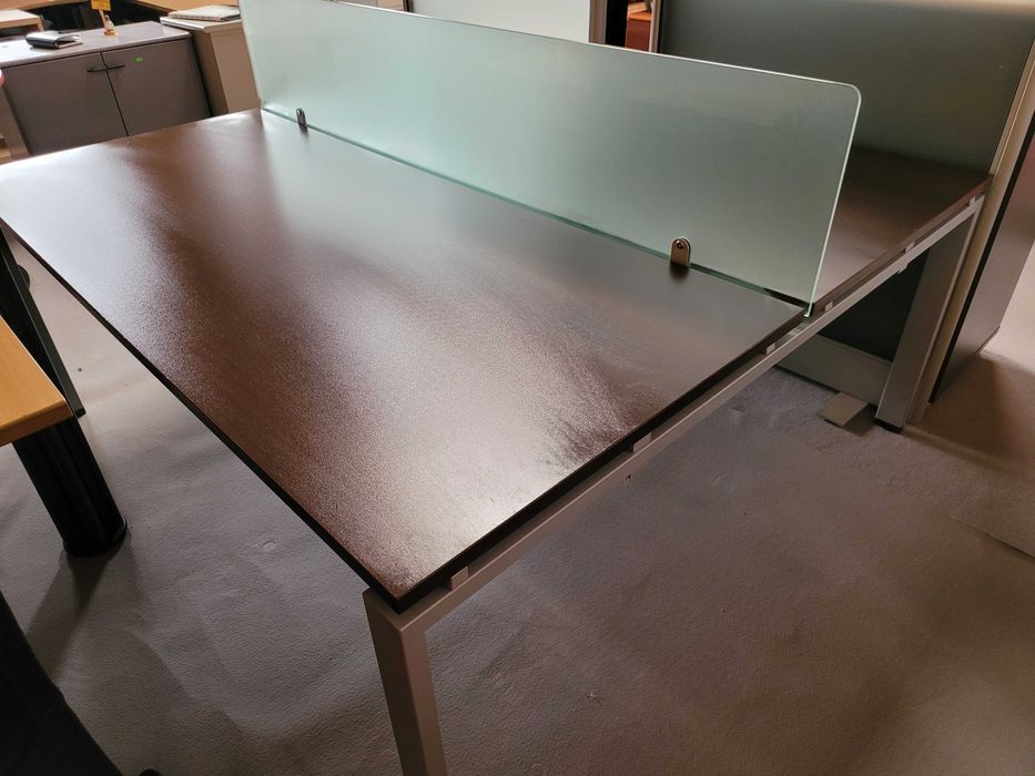 Secretária dupla com separador em vidro - Muito bom estado geral