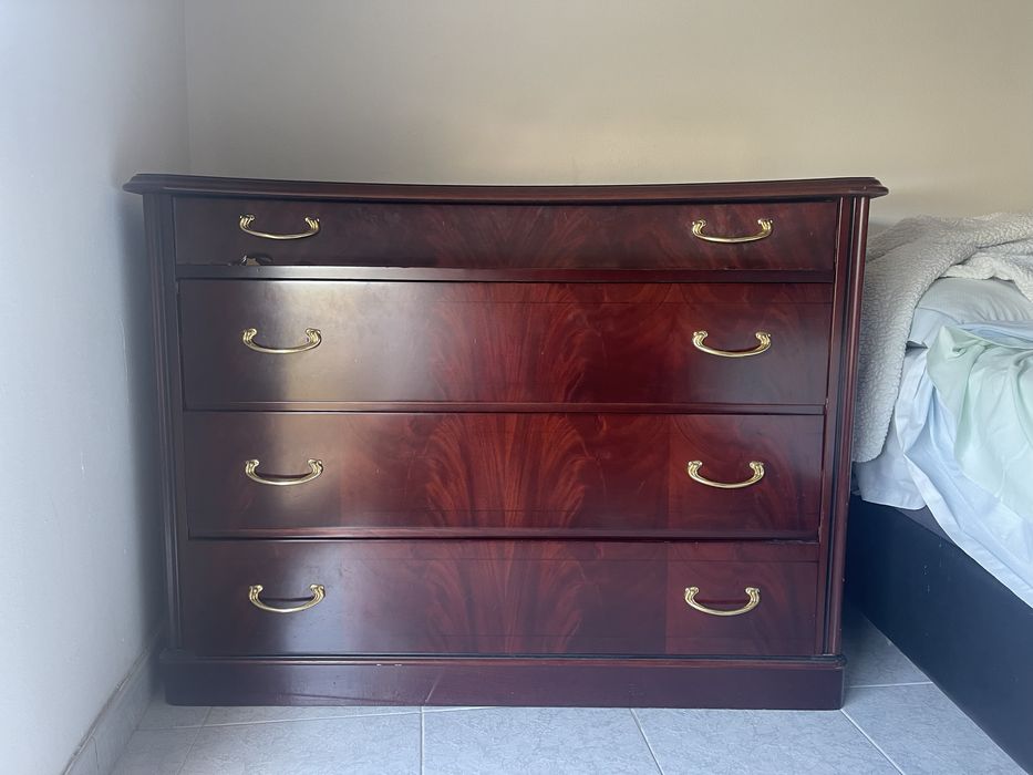 Cómoda e duas mesas de cabeceira - Madeira mogno