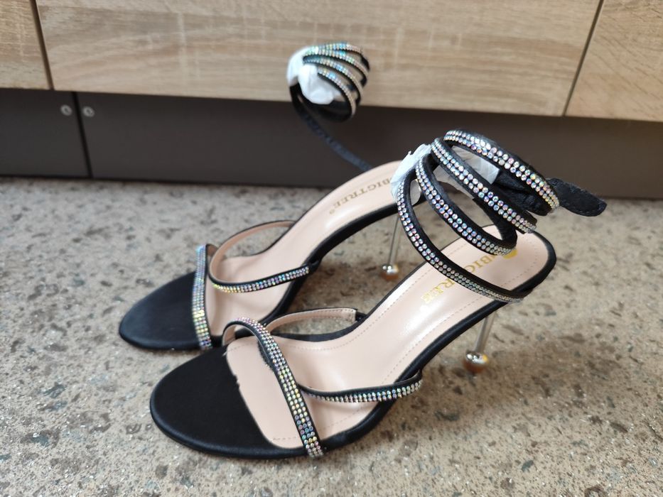 Buty na obcasie błyszczące