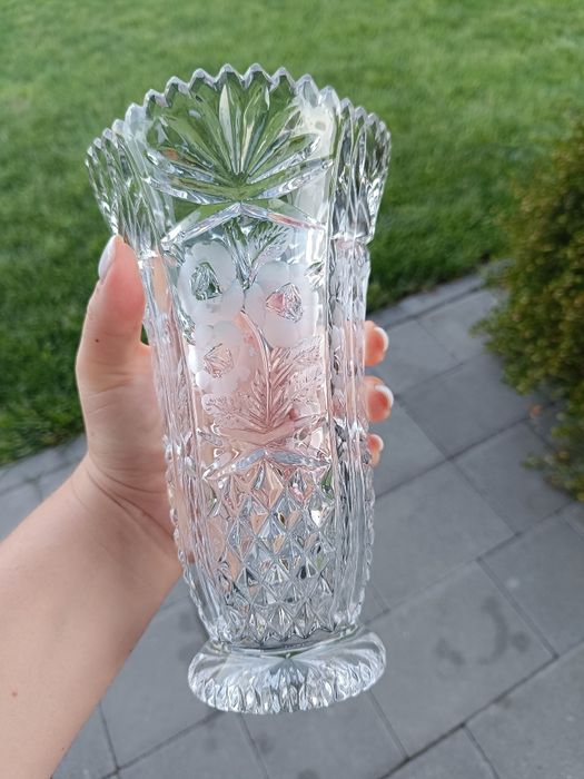 Anna Hutte Bleikristall, kryształowy wazon z trawionymi kwiatami

lata