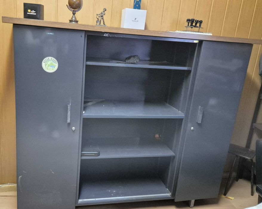 Vendo Mobiliário de Estabelecimento de Pronto-a-Vestir