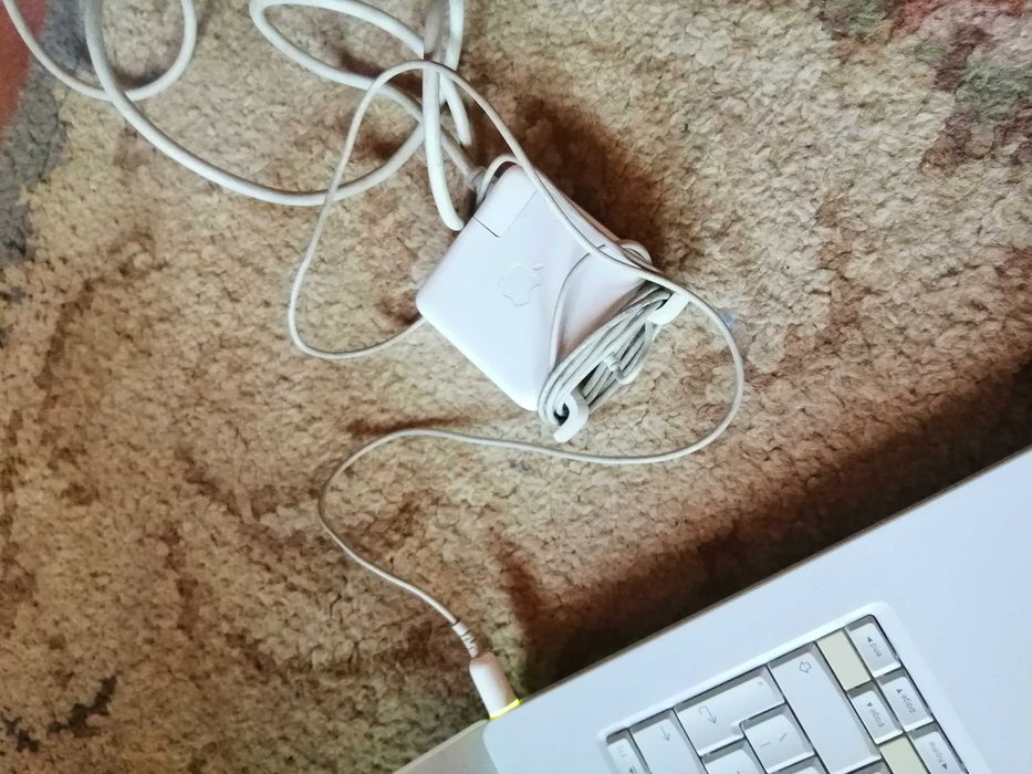 Apple iBook G4 computer