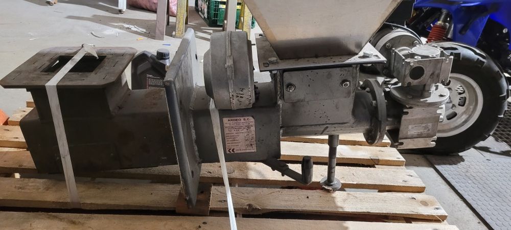 Podajnik na ekogroszek z kolem